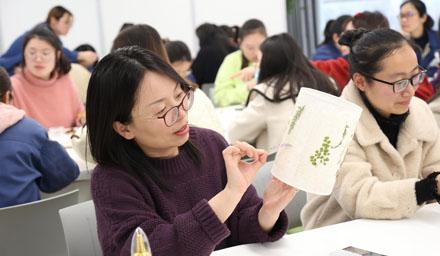 以春為名，海星女神，共赴花事，三·八婦女節快樂(lè )！